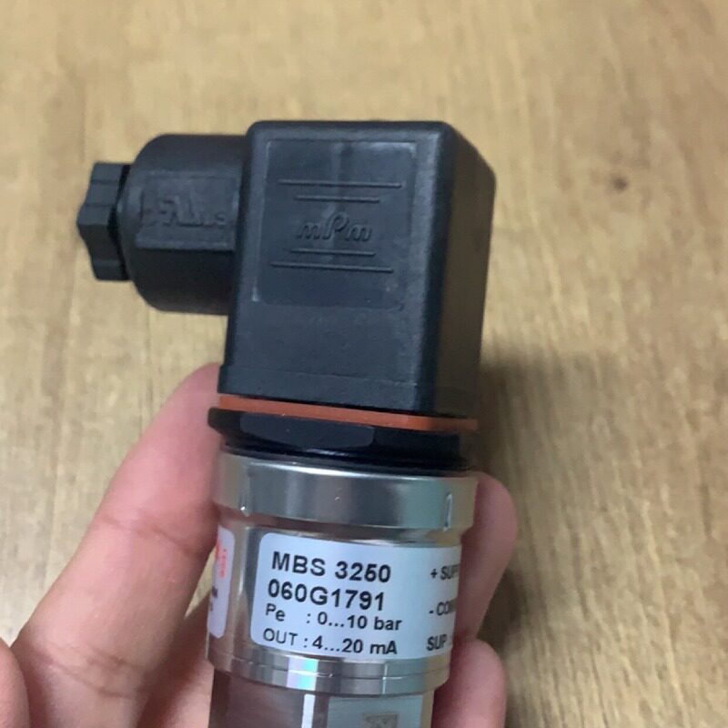 议价Danfoss MBS 3250 060G1791 0-10bar感测器议价