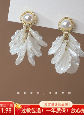 印象花园 长岛浮梦 精致法式复古珍珠花瓣流苏耳环仙气质A267