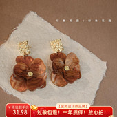 印象花园 森林一丛法式 复古亚克力花朵纯白之美茶色烟雨耳钉A062