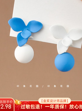 印象花园 茉莉冰蓝 超仙法式花朵圆球蓝白色耳钉A170