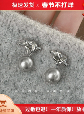 远山的风 小灰豆清冷灰色珍珠设计感耳钉通勤高级感打结耳环A0828