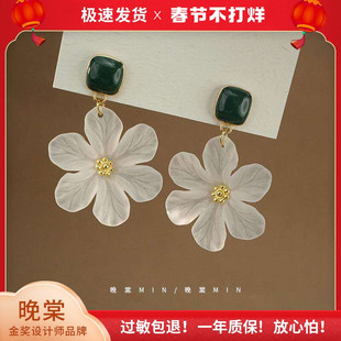 晚棠MIN 「泰兰德秘境」复古墨绿耳环小清新森系少女花朵耳钉A365
