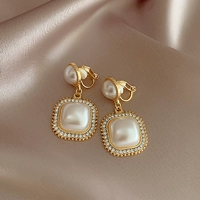 39 Phnom Penh Pearl Diamond Ear Fold