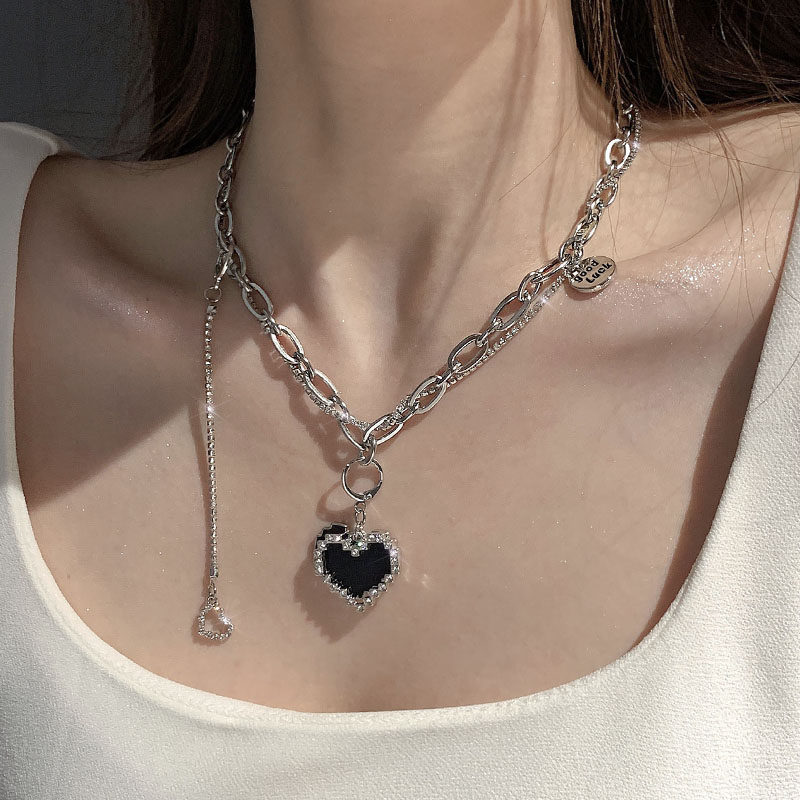甜酷黑色爱心项链女小众设计高级感轻奢锁骨链配饰钛钢颈链夏季
