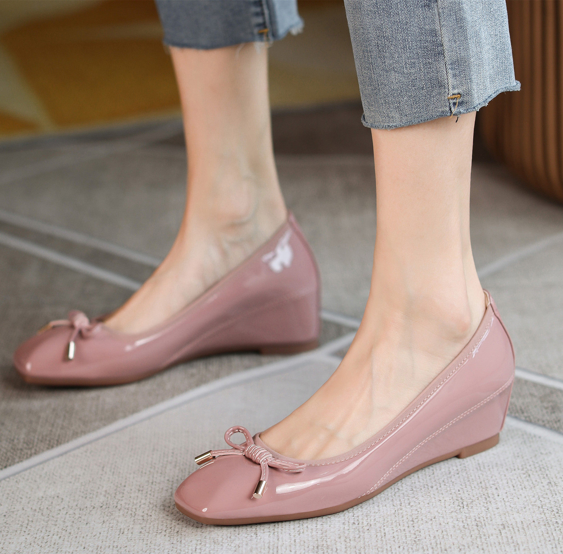 方头内增高藕粉色豆豆鞋女蝴蝶结坡跟款软底女鞋小码中跟蛋卷单鞋