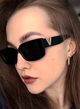 爆款时尚 V 字方形小框墨镜高级感 欧美风网红同款潮流复古