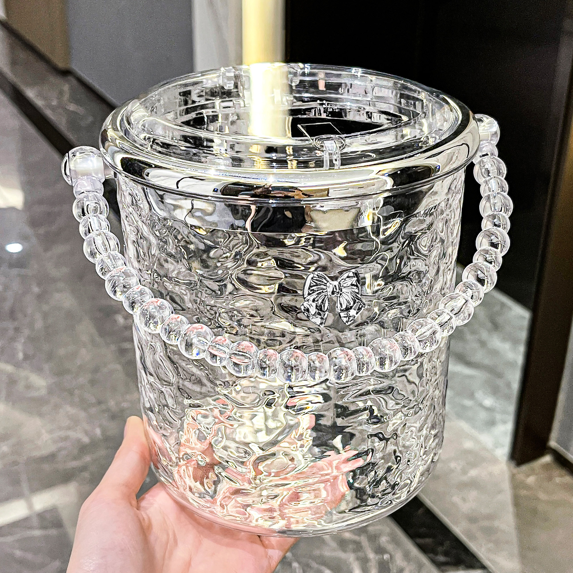 桌面垃圾桶带盖家用客厅茶几办公桌上高颜值按压式车载迷你小纸篓