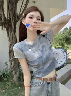 美式复古灰色正肩短袖t恤女夏季设计感小众辣妹修身露脐短款上衣