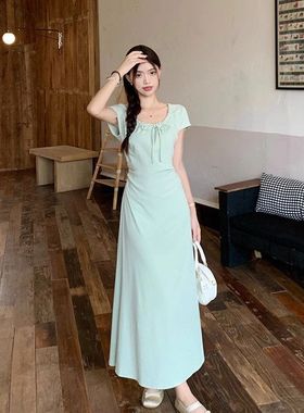 法式茶歇气质绿色短袖针织连衣裙子女夏季收腰显瘦设计感系带长裙