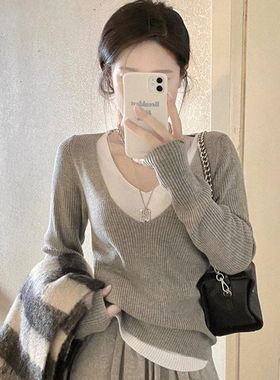 韩系灰色V领假两件毛衣女秋冬季2024新款内搭别致修身针织打底衫