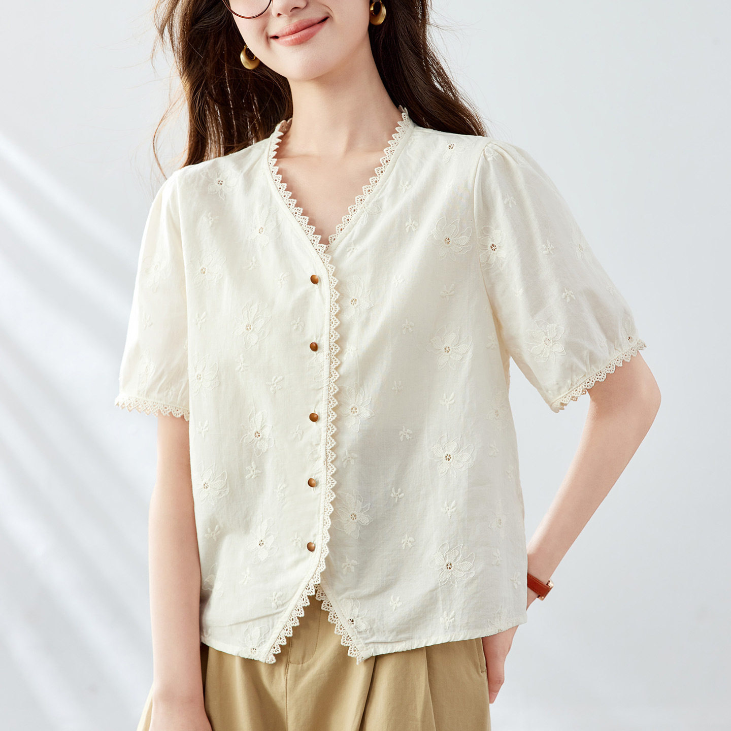 棉茧 杏色绣花衬衫女短袖2026夏季新款蕾丝花边V领上衣纯棉衬衣