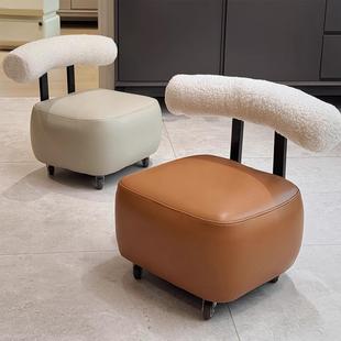 小户型客厅溜溜椅板凳儿童万向轮小凳子家用 滑轮靠背矮凳2025新款