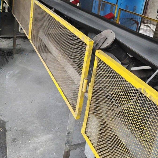 洗煤厂输送带护栏皮带机两侧防护网矿用传送带输送机黄色菱形铁网