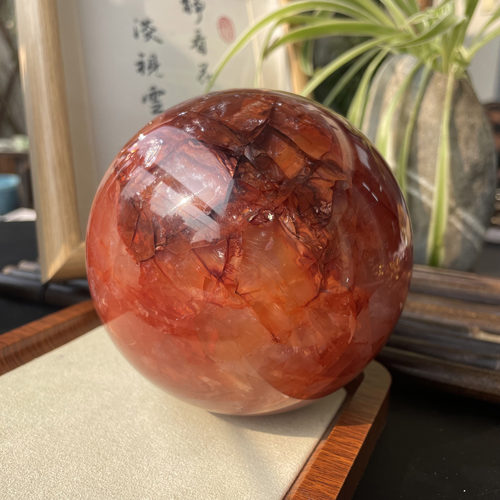 天然红胶花水晶球摆件