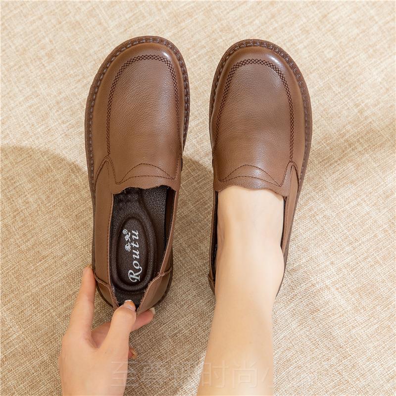 正品春款真皮软妈妈鞋舒适秋老年皮鞋女防底滑单鞋老人中女鞋牛筋