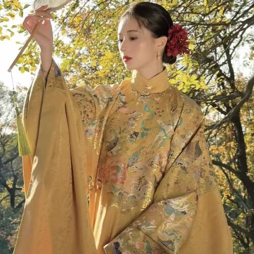明制立领袍重工织金妆花汉服套装