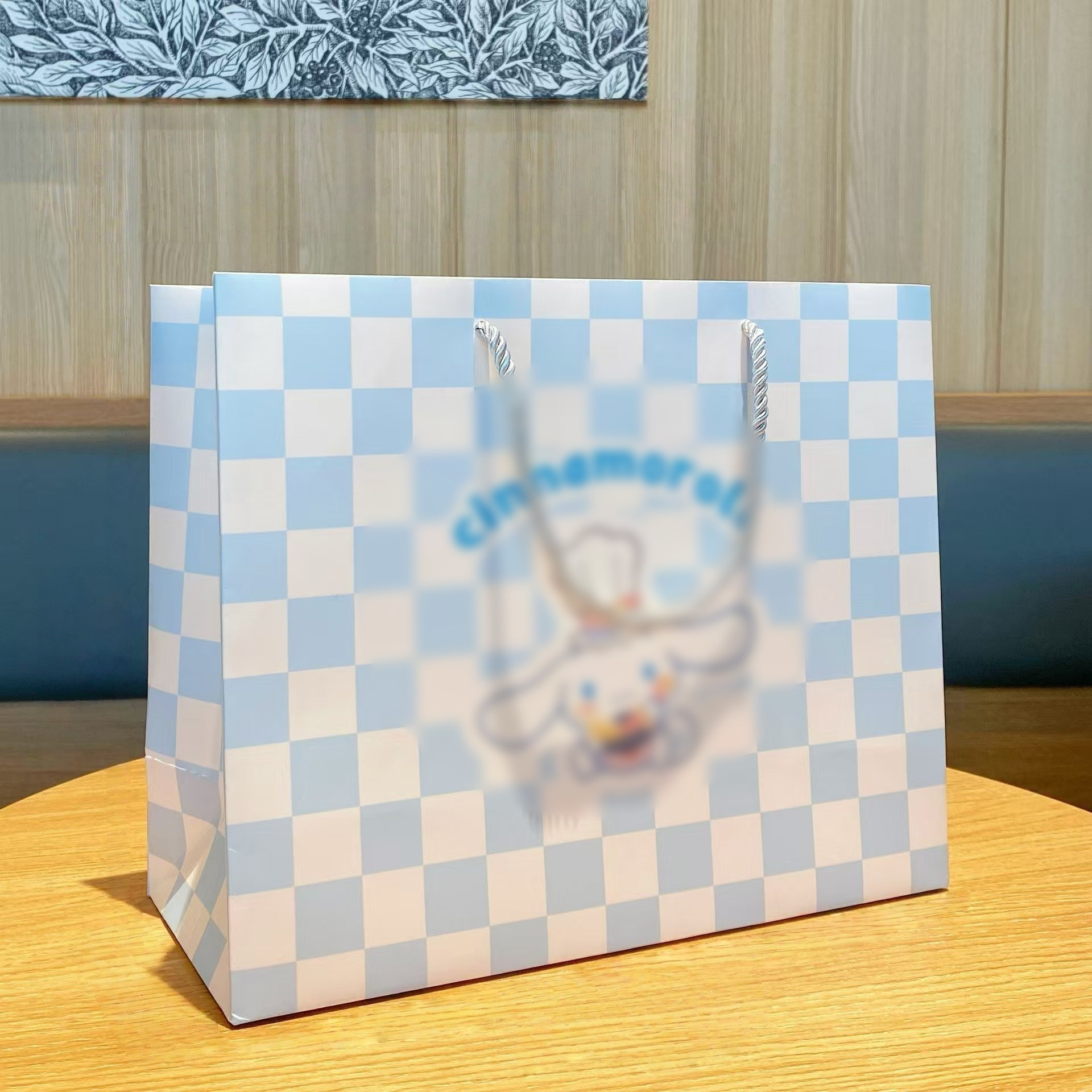 大耳兔生日礼物包装袋高级感女孩手提袋儿童玉桂狗礼品袋硬卡纸袋