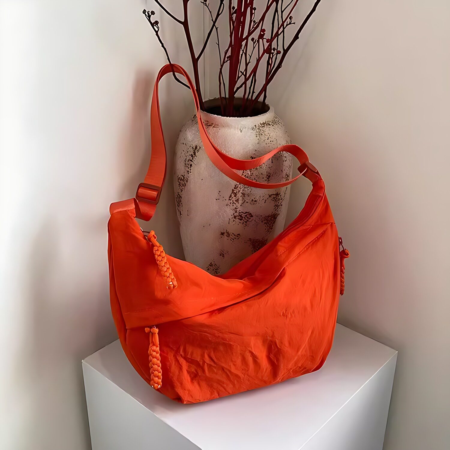 简约休闲轻便饺子包单肩包日系百搭斜挎包包女大学生上课通勤背包