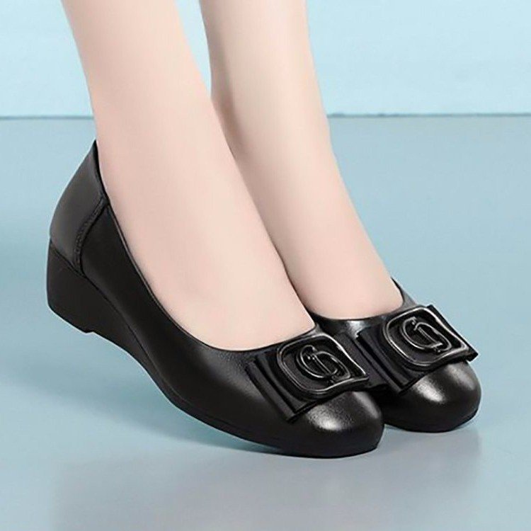 妈妈鞋2025秋季新款圆头平底女式皮鞋时尚百搭软皮粗跟单鞋工作鞋