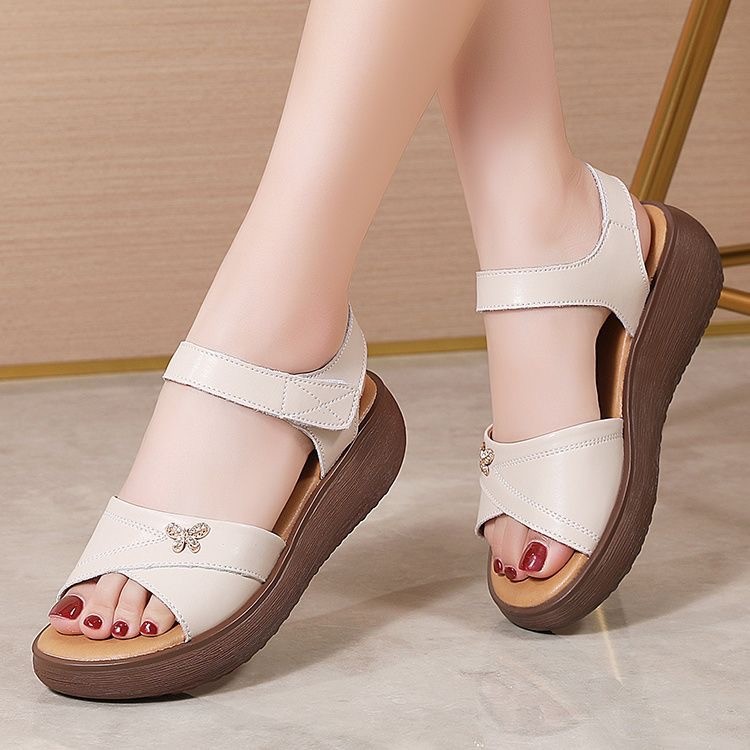 2025年夏季软皮时尚百搭舒适防滑平底软底女魔术贴中老年妈妈凉鞋