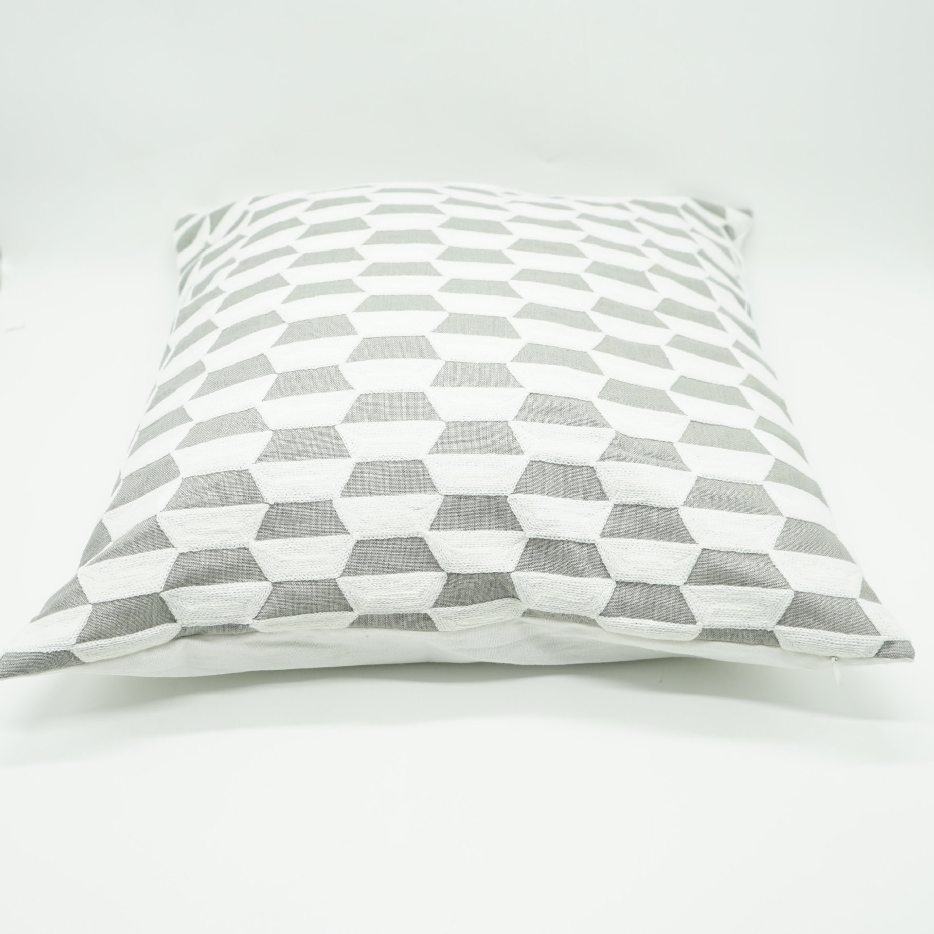 欧式刺绣抱枕客厅家用北欧腰枕大靠包床上靠背美式几何靠垫套