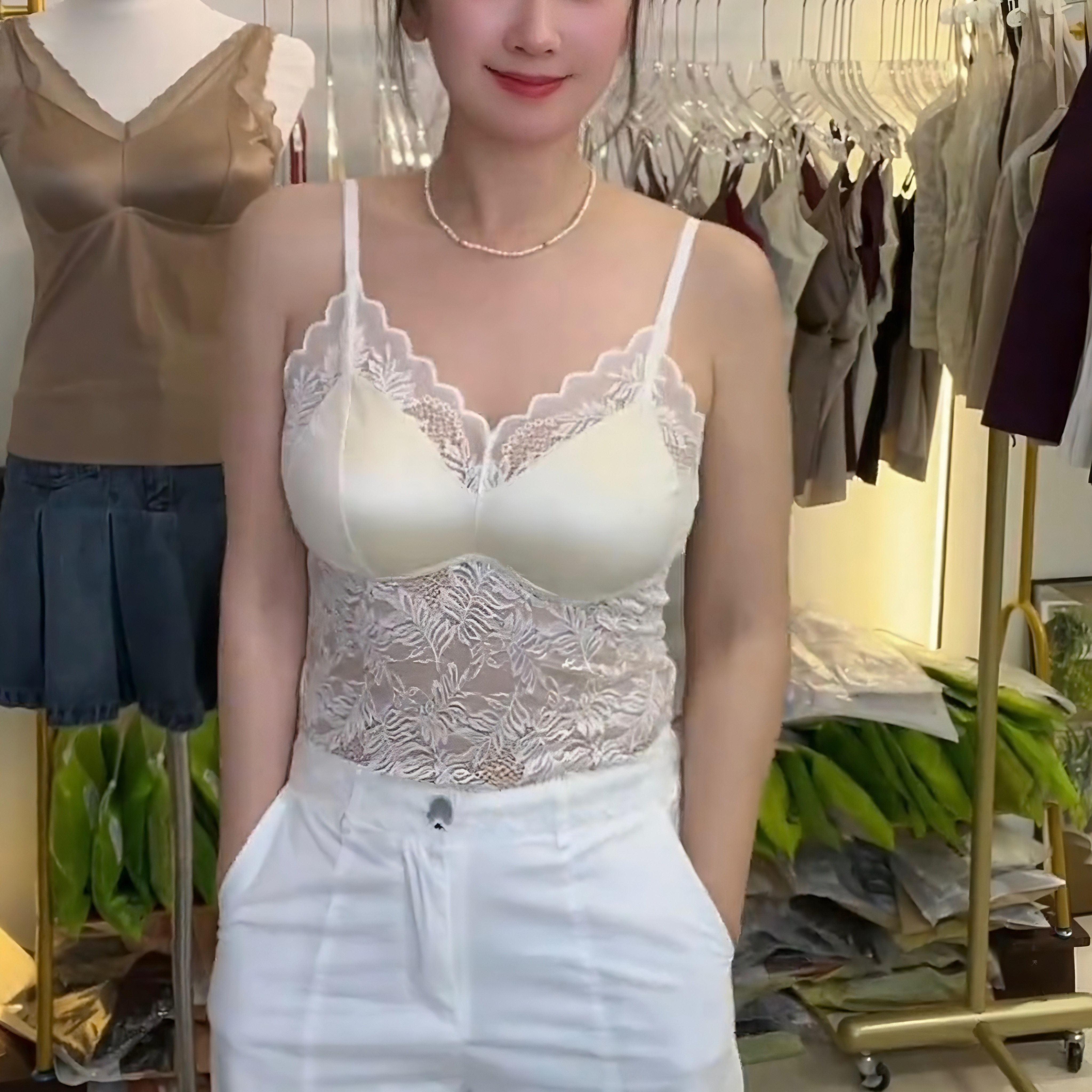 缎面蕾丝一体固定杯吊带背心女