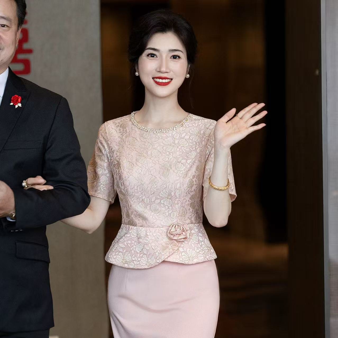 粉色高端喜婆婆婚宴装旗袍年轻小个子妈妈婚礼礼服高贵洋气丈母娘