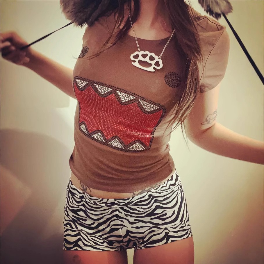 emo风复古亚比千禧辣妹y2k多摩君烫钻百搭短圆领宽松上衣小众t恤