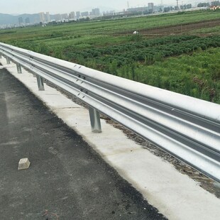 厂家直发高速公路波形护栏道路防撞两波三波护栏配件立柱波形护栏
