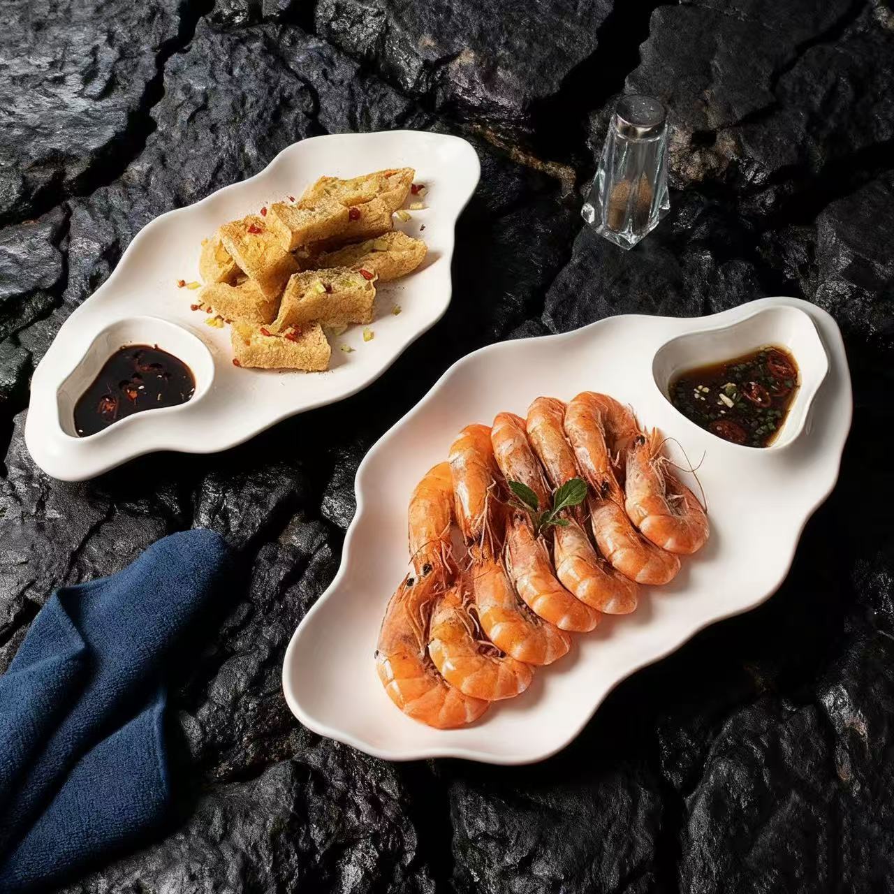 饺子盘白灼虾盘有格带醋
