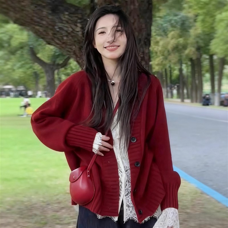 红色毛衣开衫外套女高级感针织洋气小衫慵懒风外搭配裙子中长款式