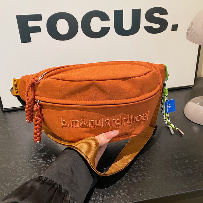 休闲韩版百搭户外骑行包字母个性男女同款零钱包胸包简约防泼水潮