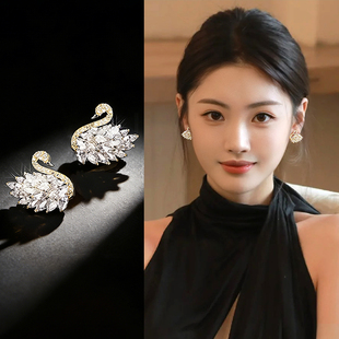 金色高级感天鹅软垫耳夹女2026新款无耳洞耳环巨好看独特漂亮耳饰