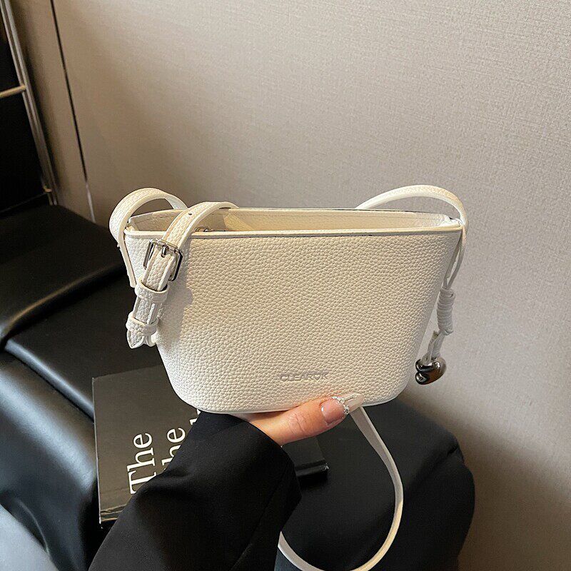 精致迷你小包包女2026新款时尚单肩斜挎手机包高级感小船包元宝包