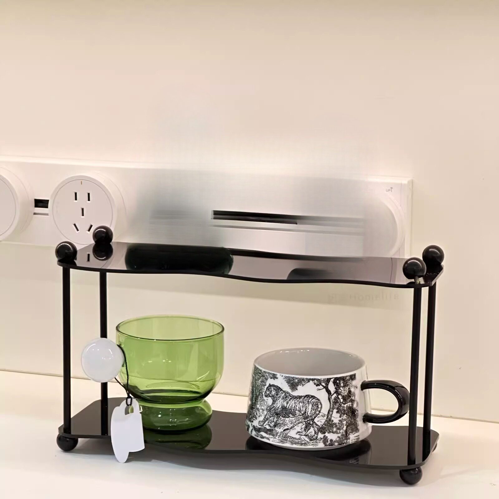 多层杯架餐边柜吧台收纳置物架马克杯器具布置香水化妆品展示架子