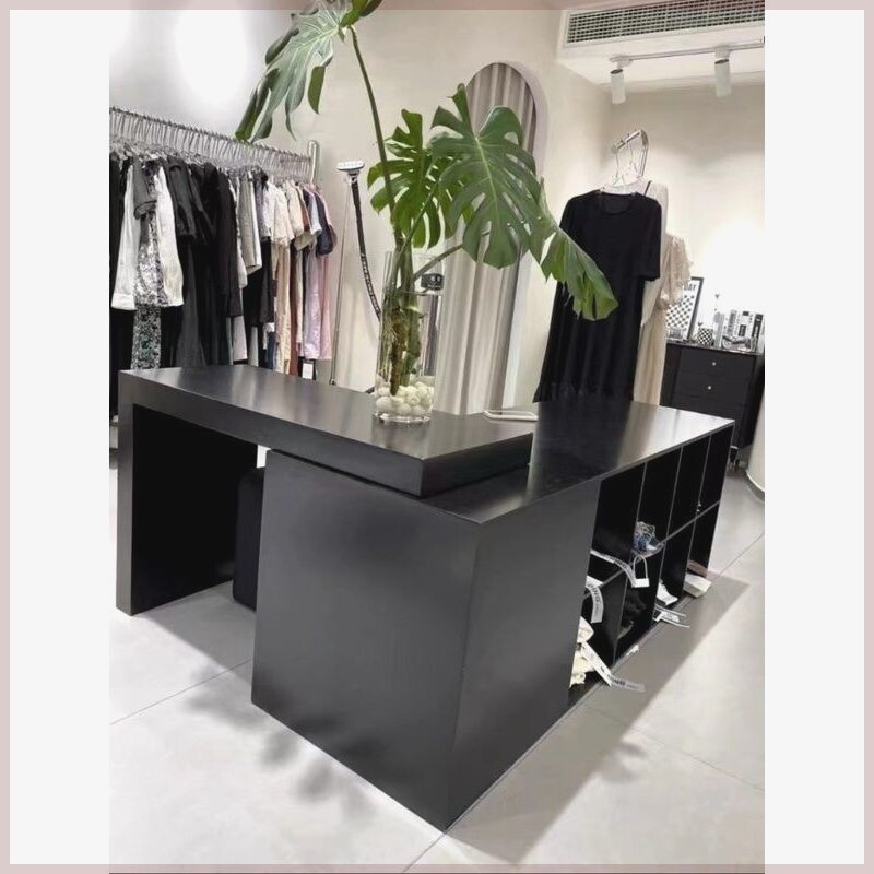 服装店中岛展示台桌子中间摆放包包陈列装饰道具女装店流水台柜子