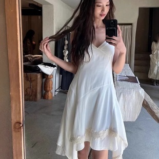 VERSO现货25夏款韩国东大门白色优雅吊带V领蕾丝拼接不规则连衣裙