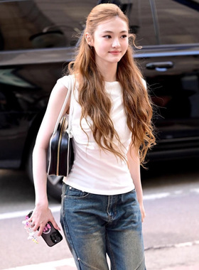 Meovv Ella同款 25夏款韩国东大门褶皱斜领露肩无袖套头修身T恤女