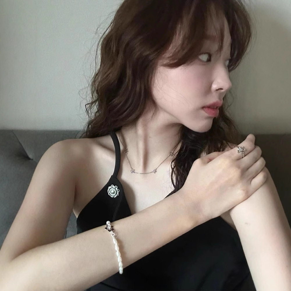 smoothmood现26夏款韩国东大门百搭修身一字领黑色宝石纽扣连衣裙