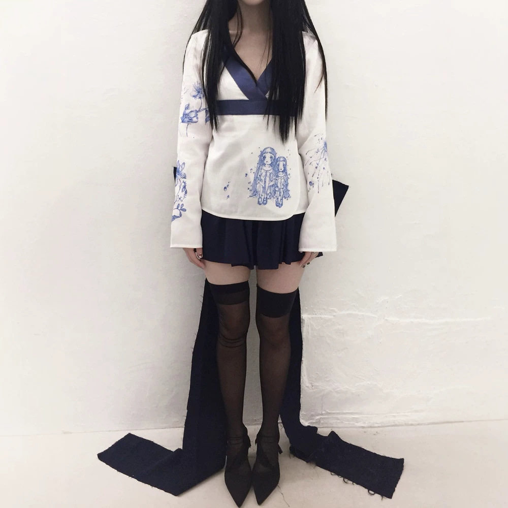 现H 撞色V领系带和风喇叭袖T恤女夏季日系古早千禧小众设计感上衣