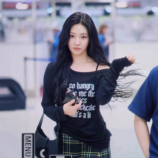 T恤 韩国东大门百搭显瘦字母印花辣妹露肩长袖 宁艺卓同款 现H25秋款