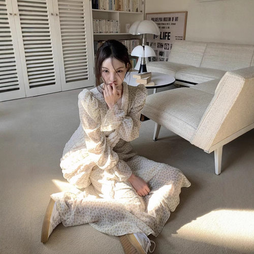 amy company现26款韩国东大门法式碎花方领雪纺喇叭袖连衣长裙