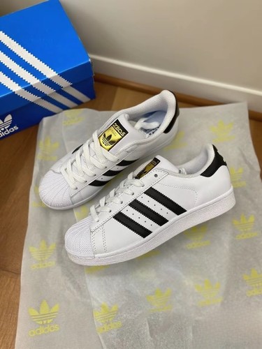 adidas adidasadidas男女同款低帮板鞋EG4958山东主仓