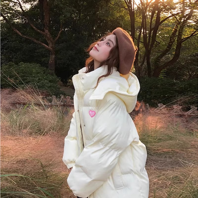 奶呼呼爱心刺绣中长款羽绒棉服