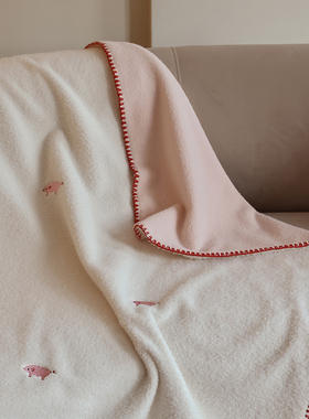 花时间生活可爱小猪刺绣客厅毯子柔软牛奶绒蓄热保暖秋冬家居毛毯