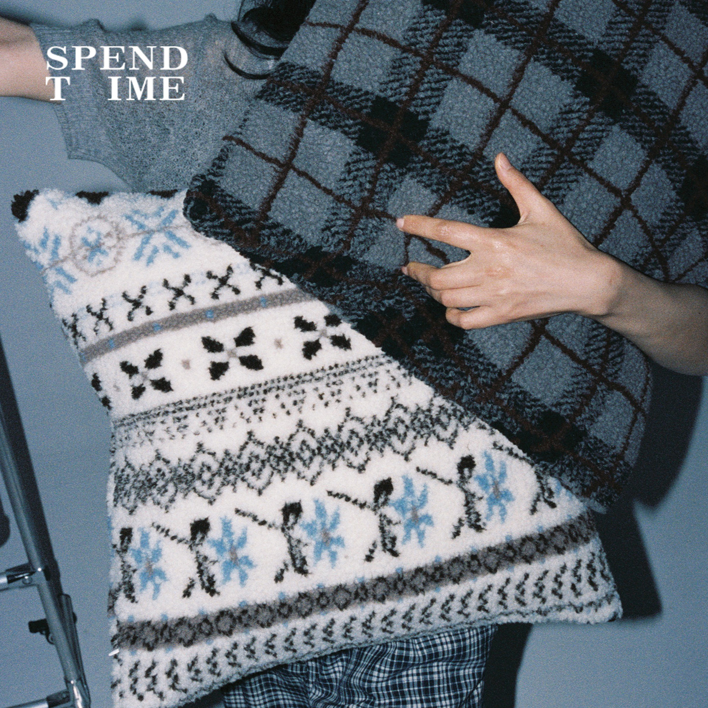 费尔岛风摇粒绒抱枕设计