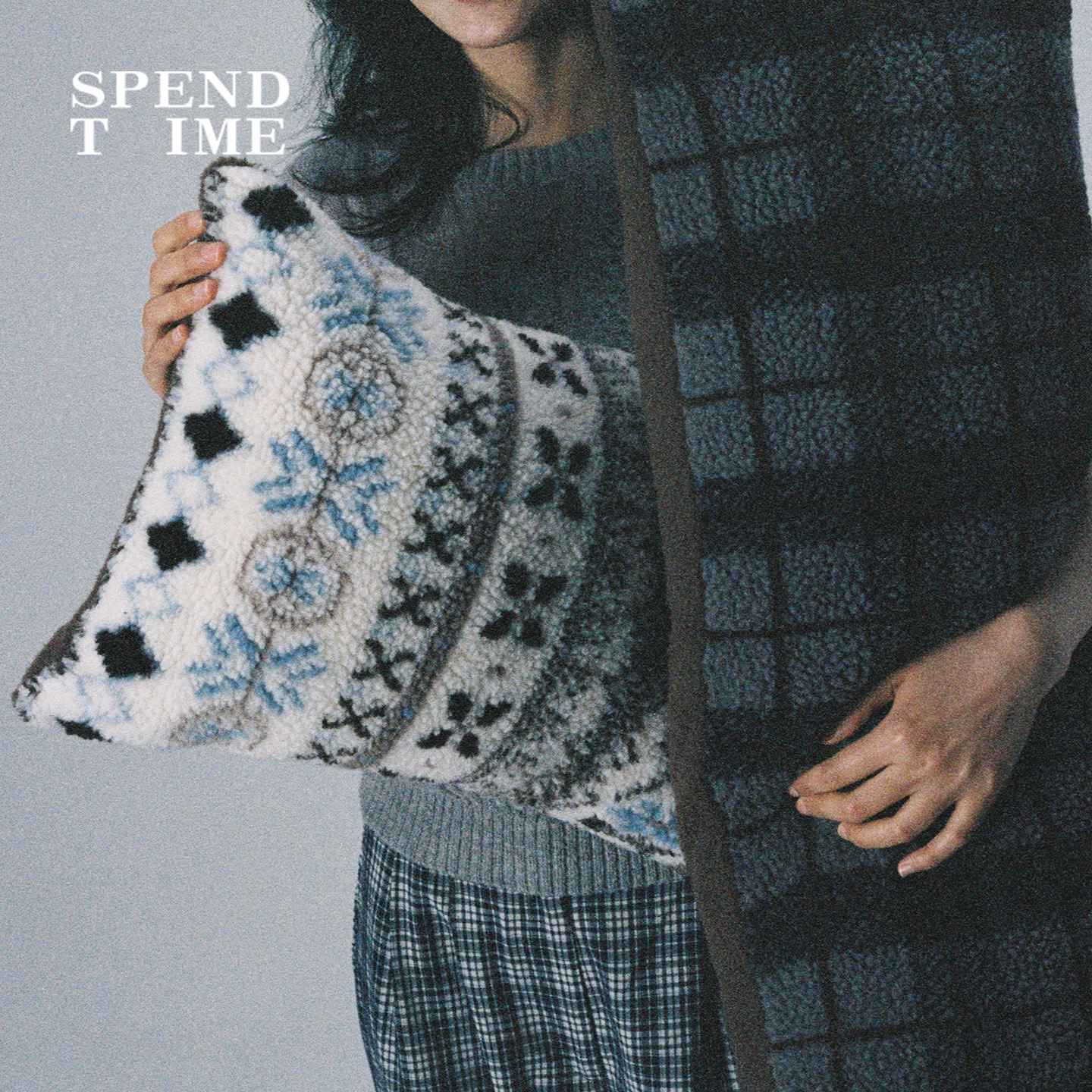 北欧现代摇粒绒长抱枕