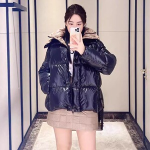 代购MON­CL­ER蒙­口 Parana亮面短款羽绒服宽松连帽面包服外套