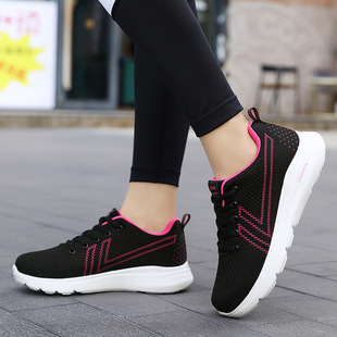2022新款全黑色运动鞋春季超轻防滑餐饮服务员工作鞋