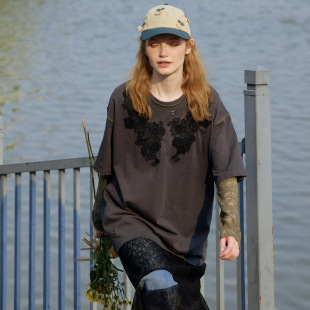 重工立体蕾丝贴花设计感 长袖 星山袋 复古巴恩风灰绿色2件套T恤